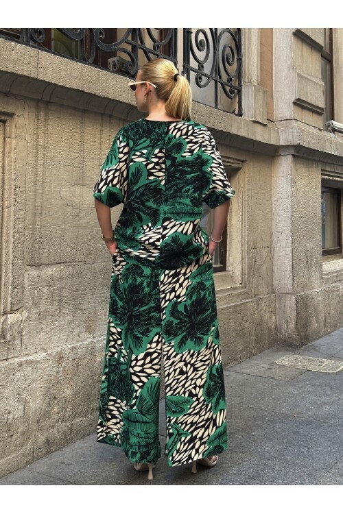 V205 Zümrüt Yeşil Floral Desen Kısa Kol Bluz Pantolon Takım