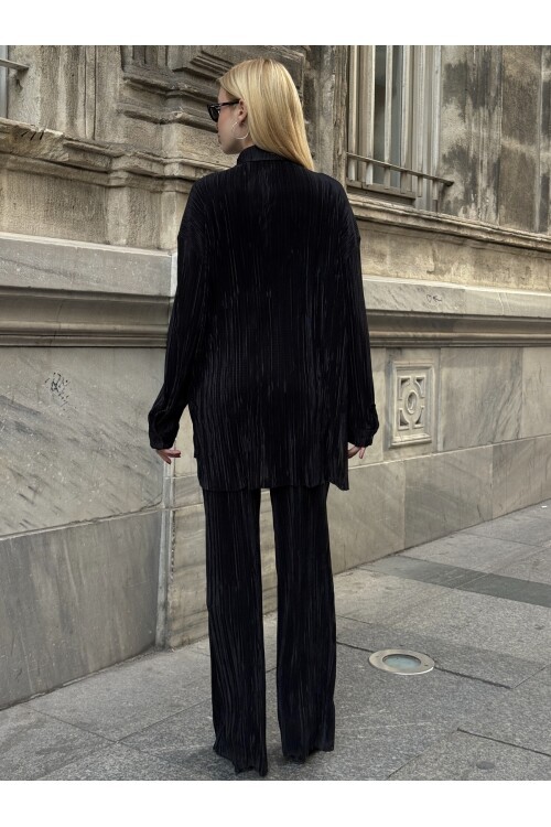 V236 Siyah Pileli Takım