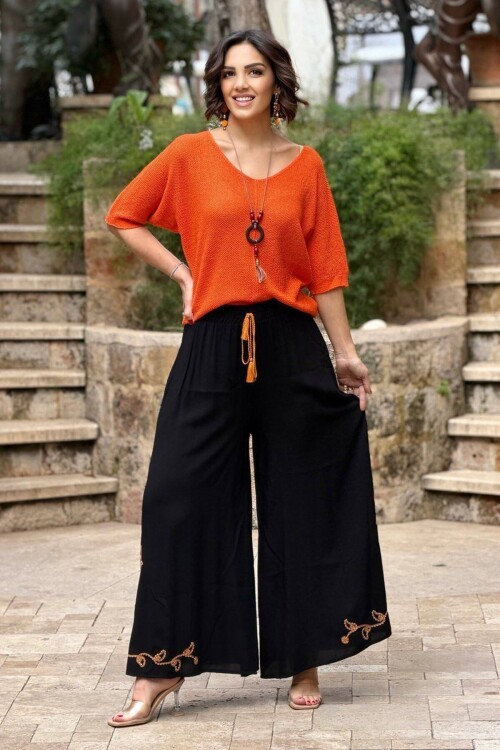 V251 Siyah Nakışlı Bol Paça Pantolon