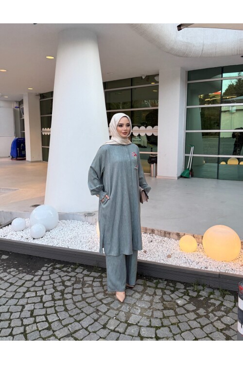 V263 Turkuaz Cep Nakışlı Tensel Takım