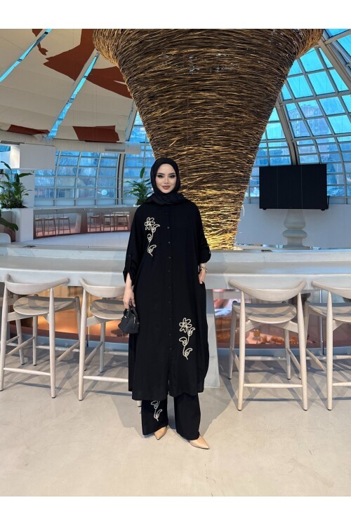 V275 Siyah Çiçek Nakışlı Viskon Takım