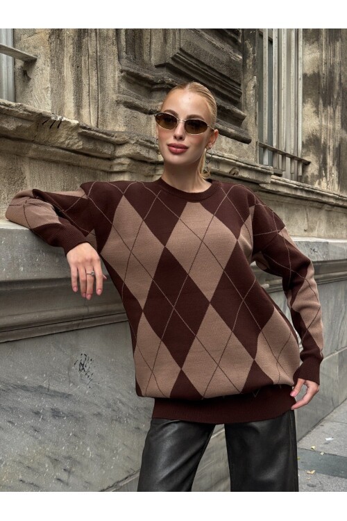T3027 Kahverengi Baklava Desenli Kazak