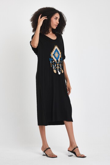 1024 Beyaz Mavi Nakış Detaylı Penye Viskon Elbise