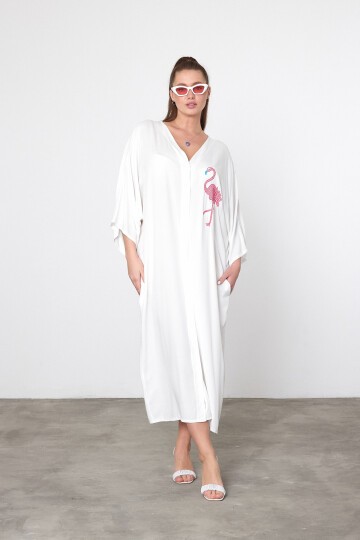 V049 Beyaz Kadın V Yaka Flamingo Nakışlı Büyük Beden Gömlek Elbise